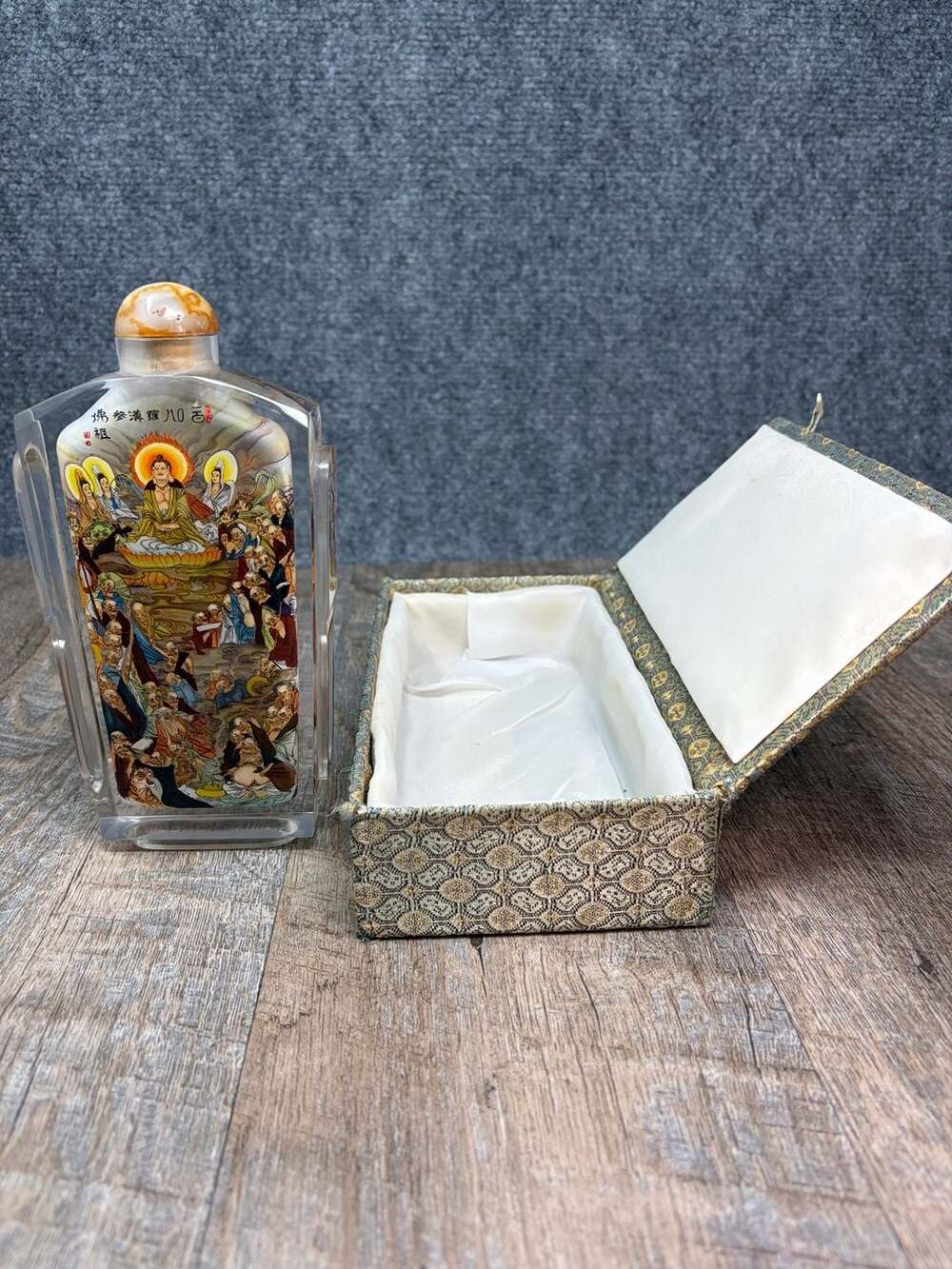Vintage Reverse Painted Chinese Snuff Bottle W/ Agate Stopper & Fitted Silk Box